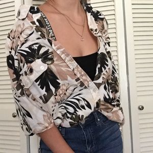 VINTAGE • Short Sleeve Collar Button Up Top